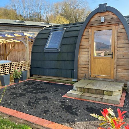 فندق Squirrel Glamping Pod School House Farm Leighton  المظهر الخارجي الصورة