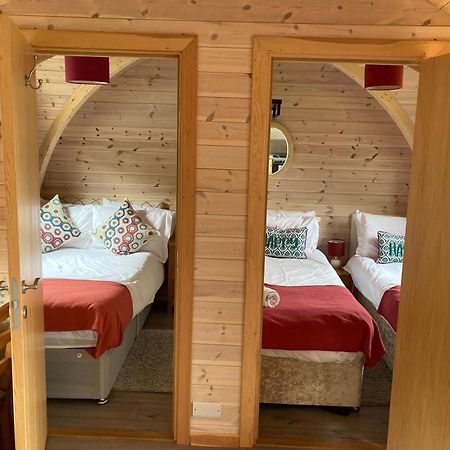 فندق Squirrel Glamping Pod School House Farm Leighton  المظهر الخارجي الصورة
