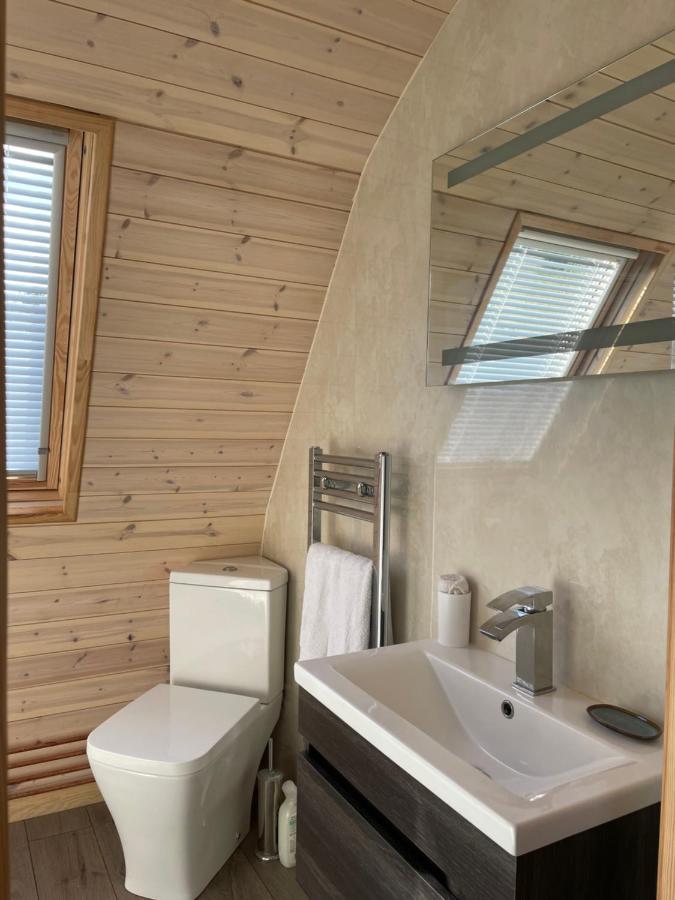 فندق Squirrel Glamping Pod School House Farm Leighton  المظهر الخارجي الصورة