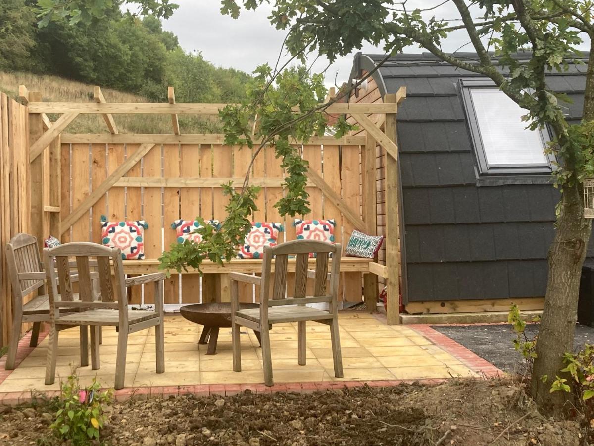 فندق Squirrel Glamping Pod School House Farm Leighton  المظهر الخارجي الصورة