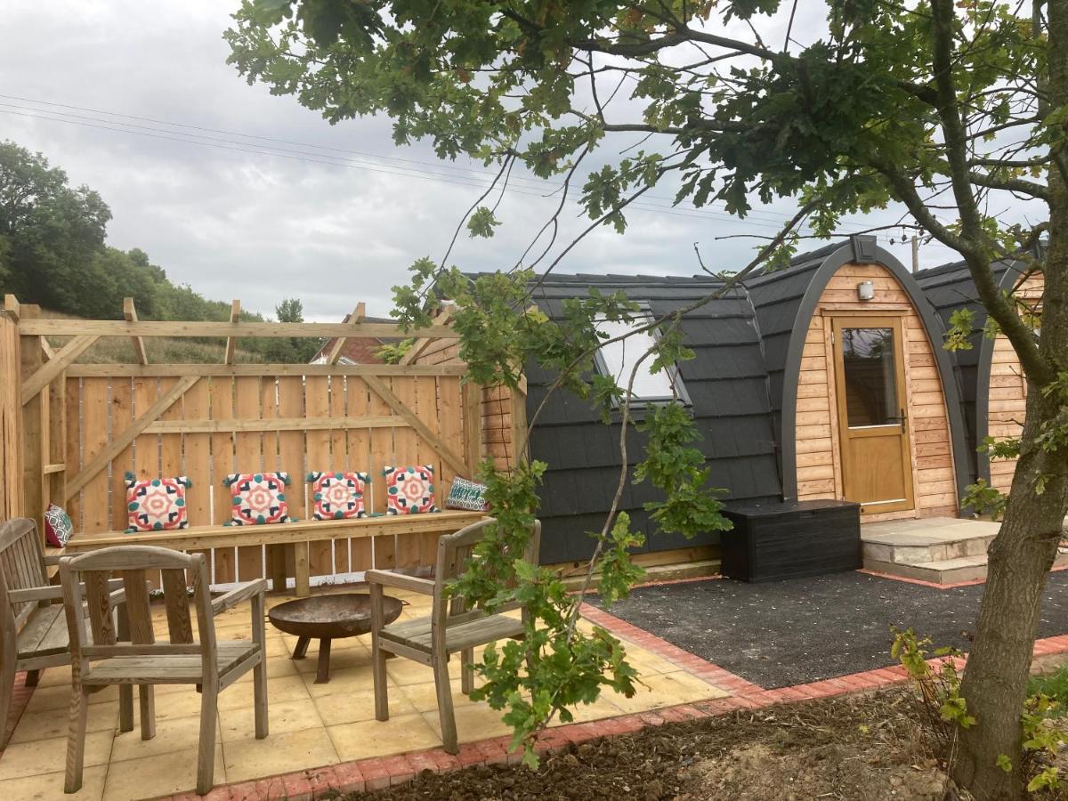 فندق Squirrel Glamping Pod School House Farm Leighton  المظهر الخارجي الصورة