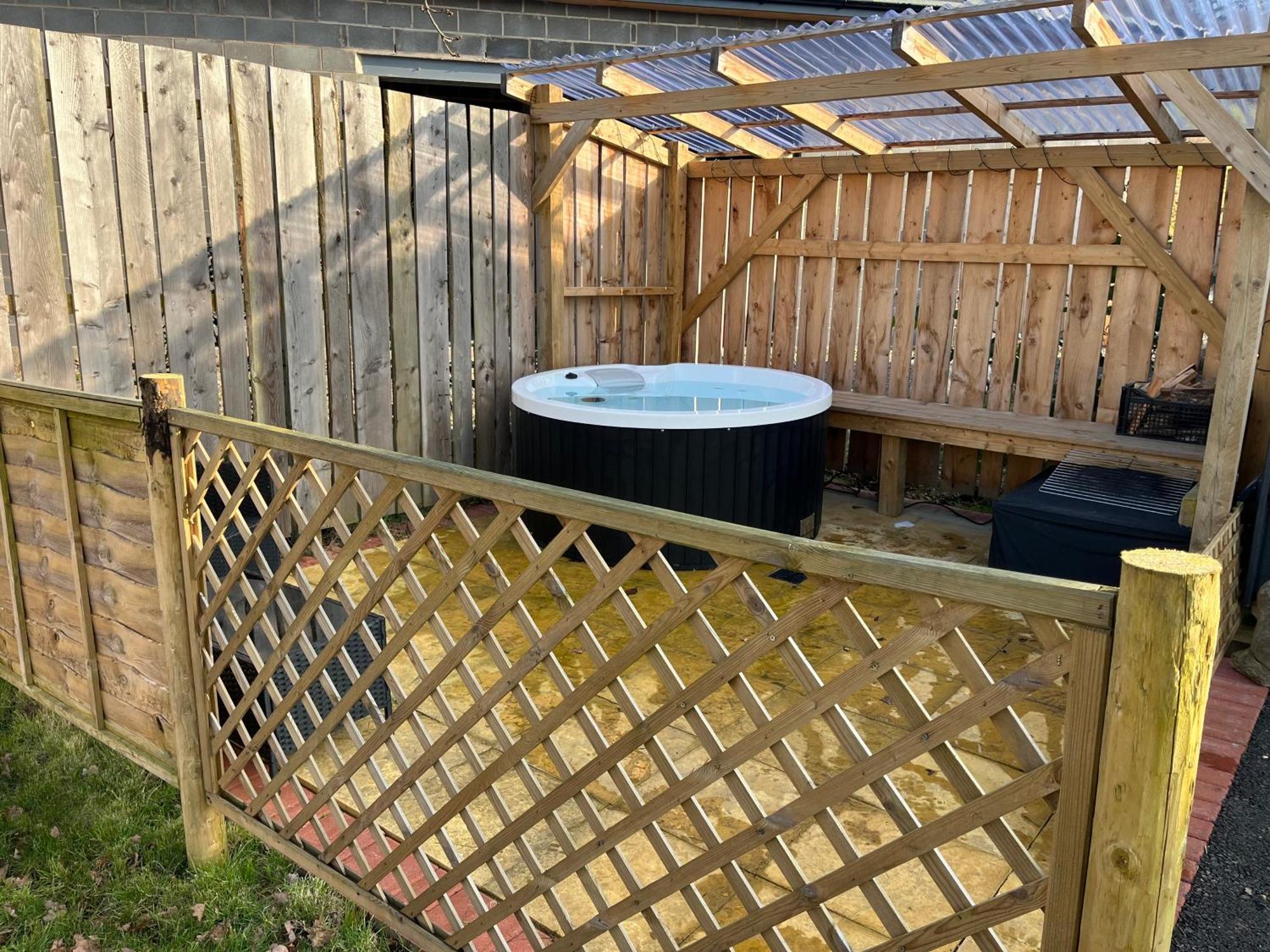 فندق Squirrel Glamping Pod School House Farm Leighton  المظهر الخارجي الصورة