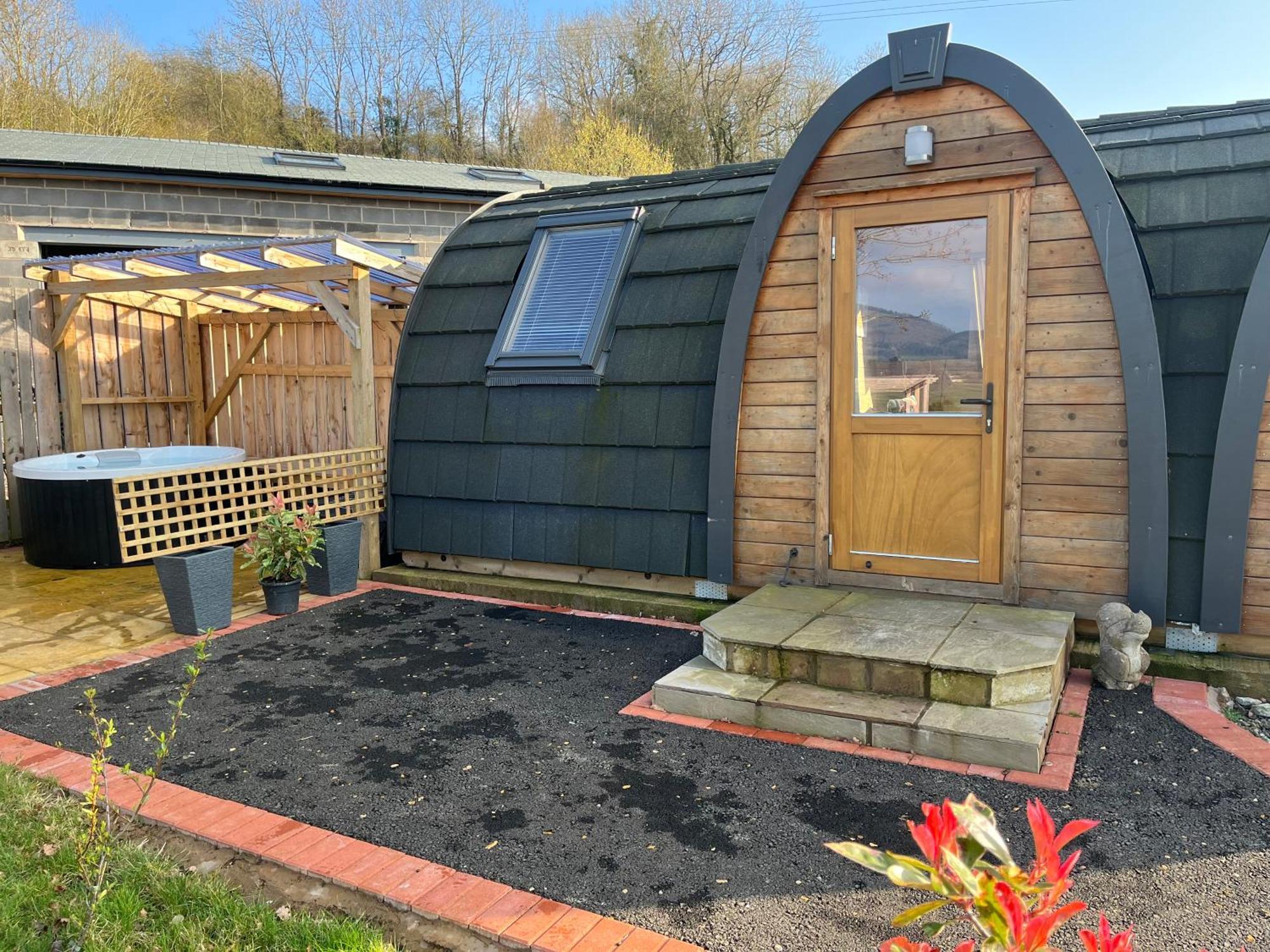 فندق Squirrel Glamping Pod School House Farm Leighton  المظهر الخارجي الصورة
